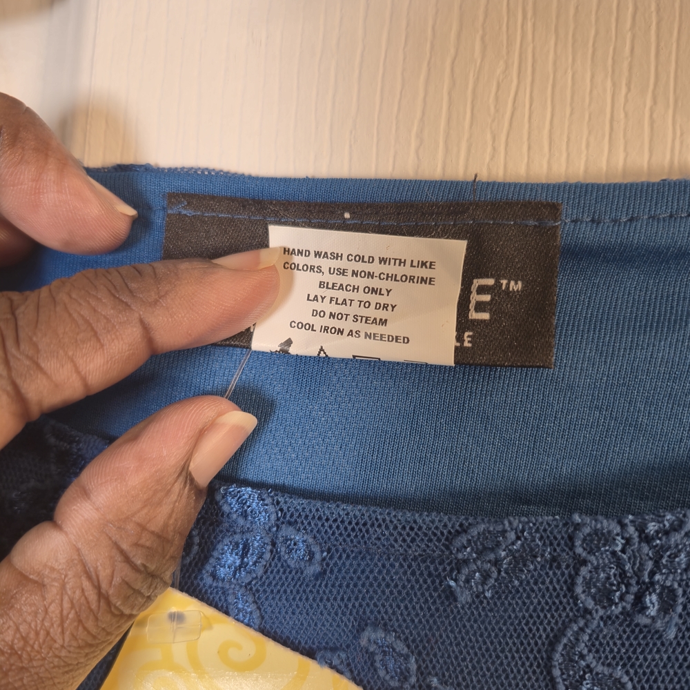NWT Dialogue Royal Blue Teal Floral Lace Overlay Top Size M – Feminine - Picture 9 of 9
